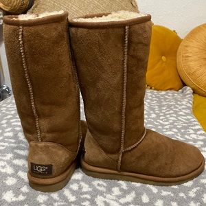 UGGS Classic Tall Size 5